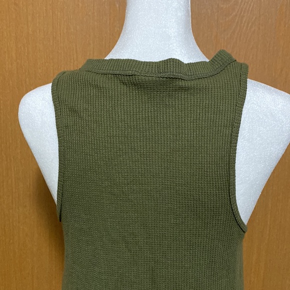 Stylish Short Tank Top - Picture 4 of 5